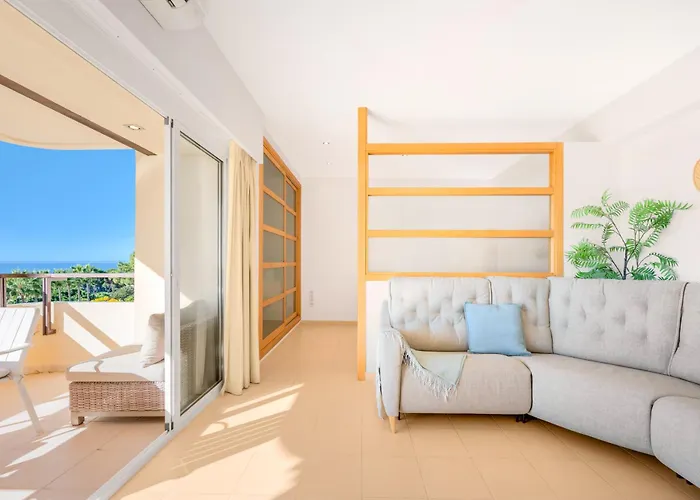 En Elviria Con Vistas Al Mar Lejlighed